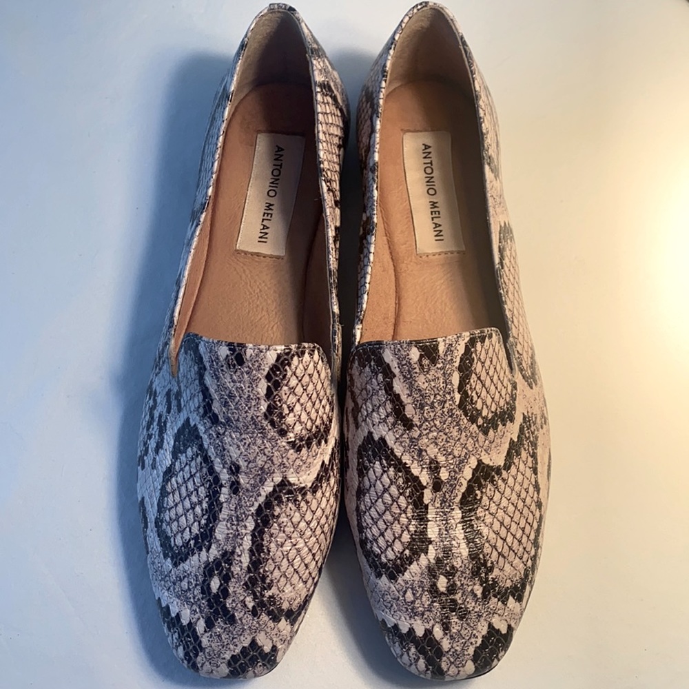 NWOT Antonio Melani pink snake skin pattern loafer